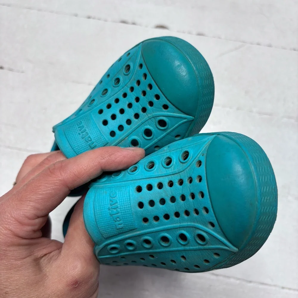 Native Jefferson Slip On Water Shoes Size 5 (baby)